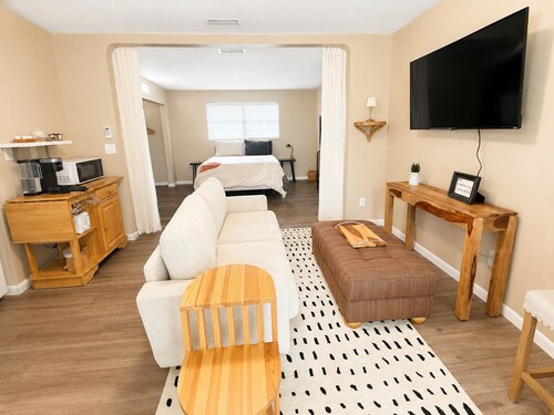 Walk to Beach - Sleep Number bed - Full Kitchen