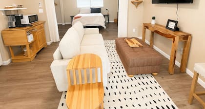 Walk to Beach - Sleep Number bed - Full Kitchen