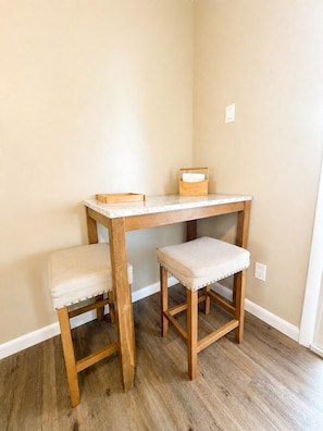 Interior - Walk to Beach - Sleep Number bed - Full Kitchen (Fort Pierce)