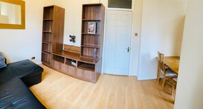 Living area - Chelsea 1-Bed Upper Floor Flat on King's Road | Sleeps 3 (London)