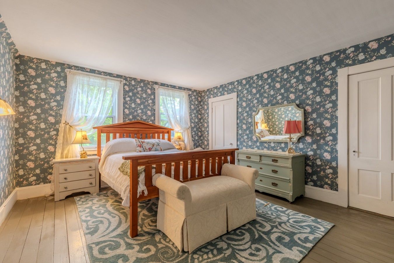 Iron/ironing board, travel cot, WiFi, bed sheets