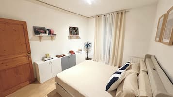 1 bedroom, iron/ironing board, WiFi (free), bed sheets