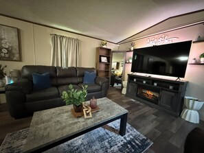 Living area - Whyte Pine Woods (Bainbridge)