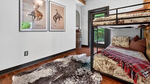 A room with a bunk bed, a rug, and two framed pictures on the wall. - The Prominence | Luxury TH + Double Rooftop Lounge (Tracy City)