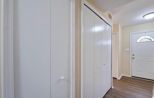 Guest Bedroom Furnished w/ Queen Bed, Firestick, TV, etc.