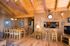Dining - Beautiful Sunnyside Tahoe Vacation Home with Lake Views (Tahoe City)