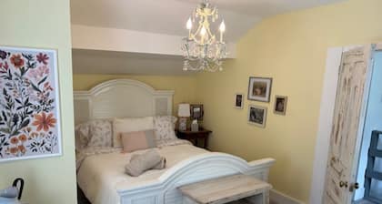 Farmhouse in Windsor. A scenic countryside escape.