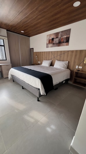 1 slaapkamer, een bureau, een strijkplank/strijkijzer, gratis wifi