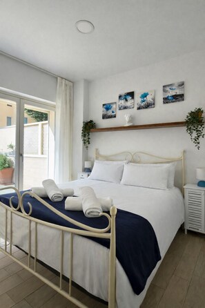Room - DolcevitaFirenze • Wi-Fi, TV, 15 min from City Centre (Firenze)