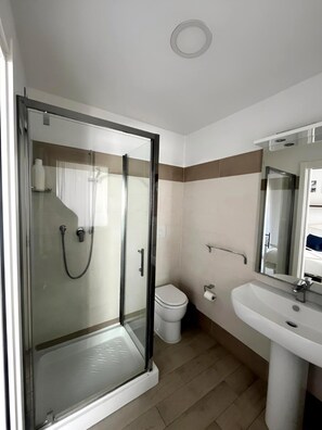 Bathroom - DolcevitaFirenze • Wi-Fi, TV, 15 min from City Centre (Firenze)