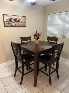 Dining - The Pioneer Cottage - 1BR Near Disney & Airport (St. Cloud)