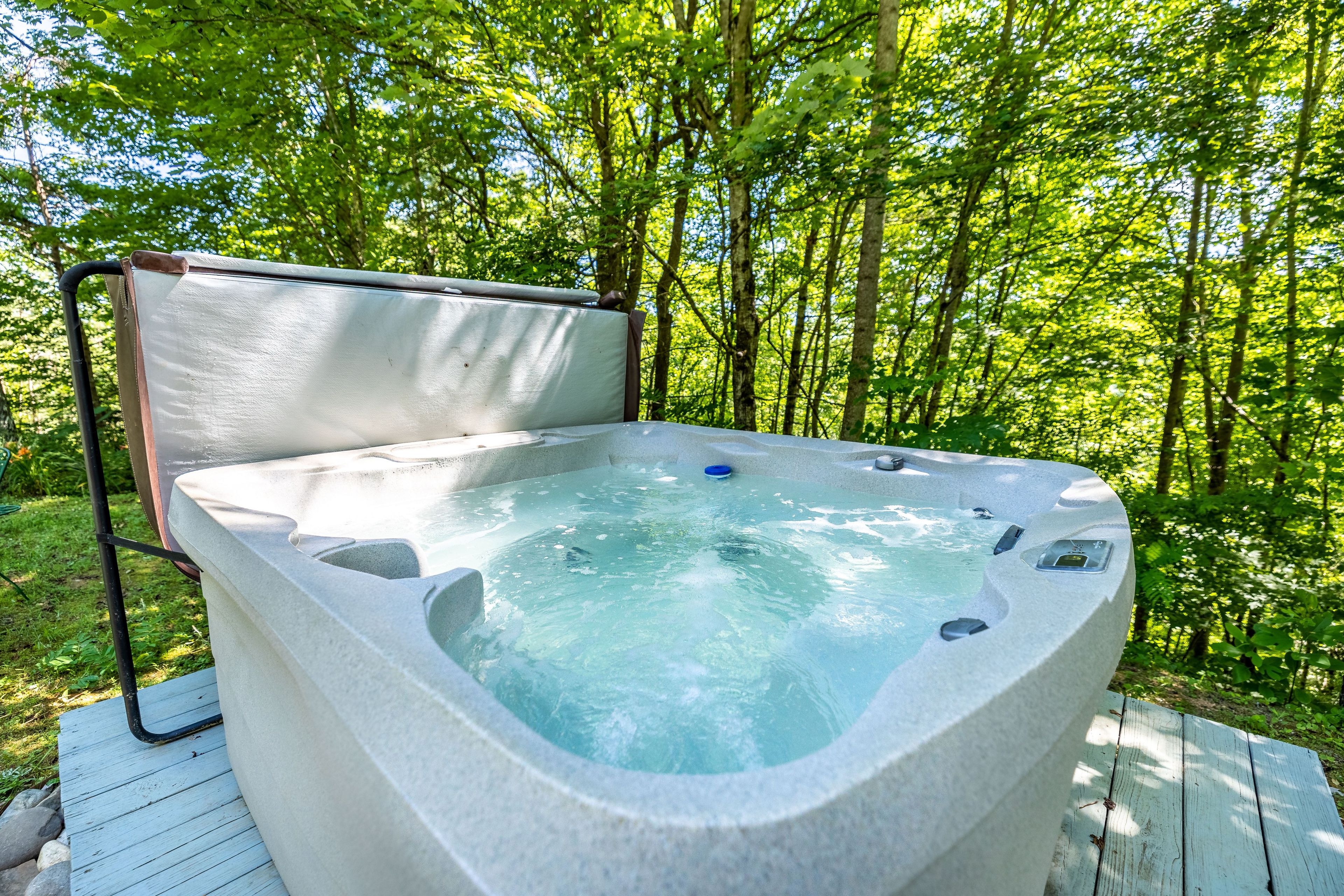 Outdoor spa tub