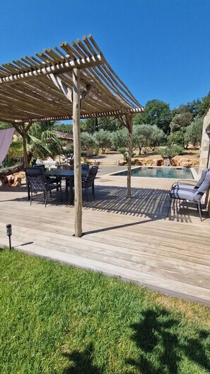 Outdoor dining - Romantic Suite for 2 People • Private Jacuzzi • Exclusive Pool • Provence (Trans-en-Provence)
