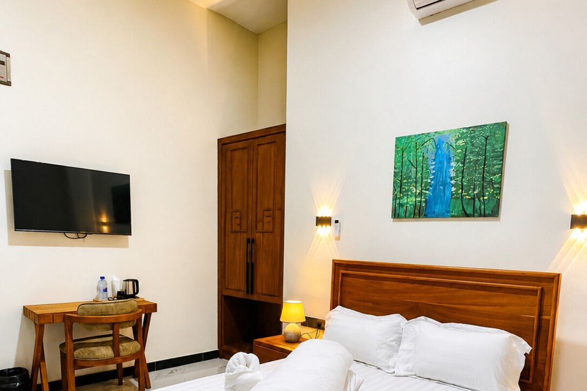 Classic Suite, City View | WiFi (free), bed sheets