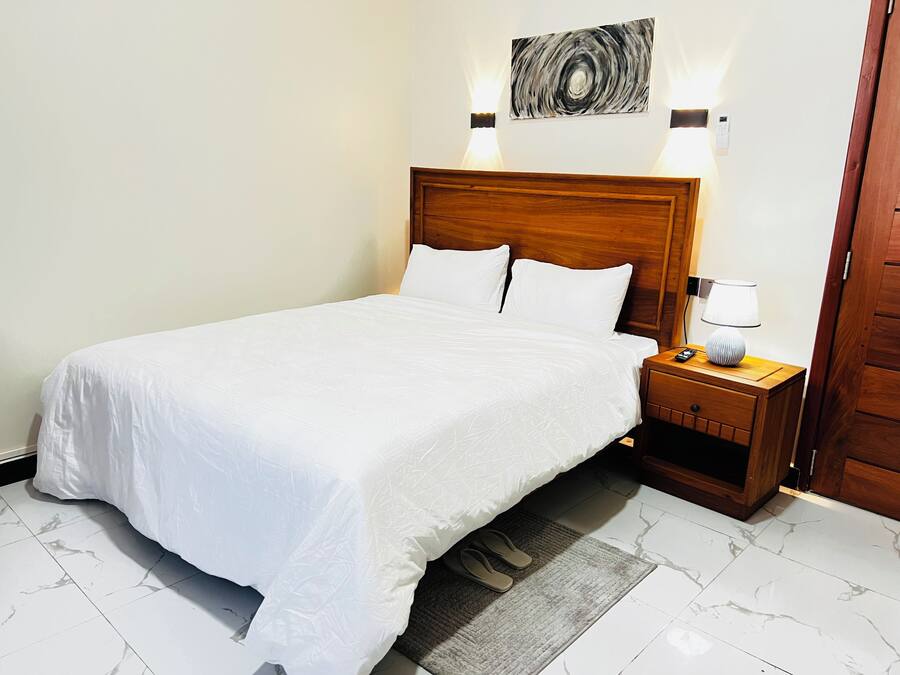 Quarto solteiro clássico, vista para a cidade | Wi-Fi de cortesia, roupa de cama