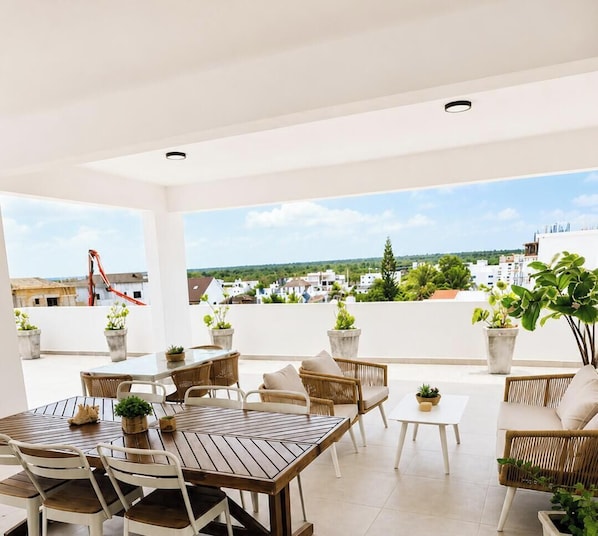 Comfort Condo, Balcony, Beach View | Outdoor dining - ANYA 6 Downtown Bayahíbe Retreat Pool  (Bayahíbe)