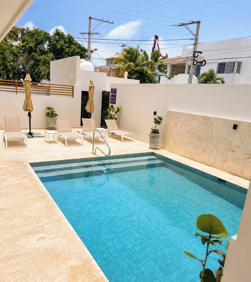 Condo tiện nghi đơn giản, ban công, quang cảnh bãi biển | Hồ bơi
