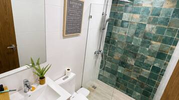 Comfort Condo, Balcony, Beach View | Bathroom