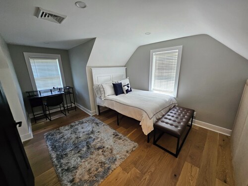 New Remodel Fairfield 3-bedroom in delightful Walking Distance to Sacred Heart