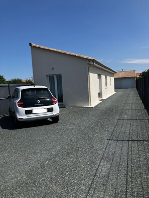Property grounds - Small vacation rental near the beaches (Triaize)