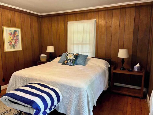 Farmville Lake House minutes from H-SC and Longwood