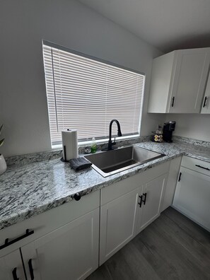 Private kitchen - Ask 4 Discounts -Fast WiFi, Fenced & Pet Friendly (Lakeland)