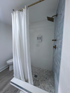 Hair dryer, towels, soap, toilet paper - Ask 4 Discounts -Fast WiFi, Fenced & Pet Friendly (Lakeland)