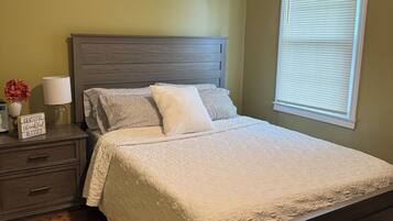 2 chambres, fer et planche à repasser, Wi-Fi gratuit, draps fournis