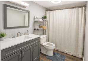 Bathroom - Wobbly Glaize Getaway! Cozy Lake Condo near Wobbly Boots and Grand Glaize Bridge (Osage Beach)