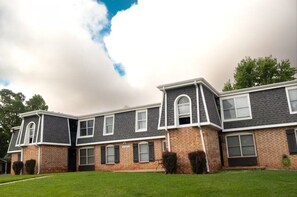 Exterior - Wobbly Glaize Getaway! Cozy Lake Condo near Wobbly Boots and Grand Glaize Bridge (Osage Beach)