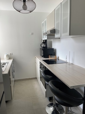 Coffee/tea maker, fridge, microwave, oven - Cozy Room with Private Balcony near Paris Metro (Aubervilliers)