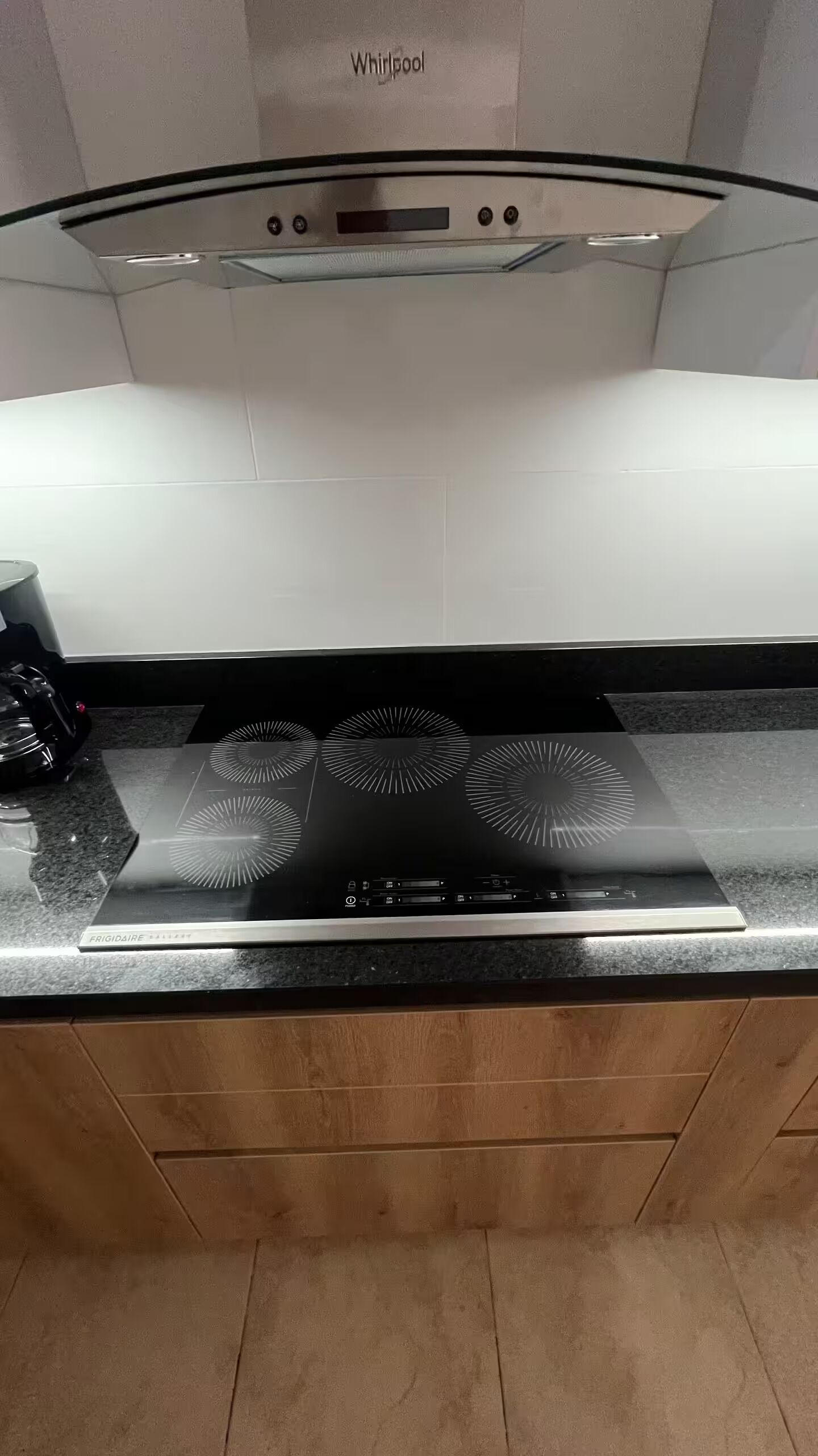 Coffee/tea maker, fridge, microwave, stovetop