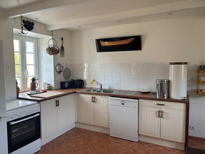 Unclassified image, 4 of 6, button - Vrbo Property (Plounévez-Lochrist)