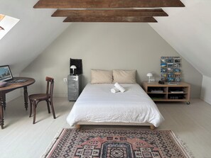 Unclassified image, 2 of 6, button - Vrbo Property (Plounévez-Lochrist)