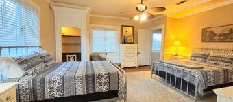 The Steamboat House, Captain's Quarters-Bed & Breakfast Style Experience