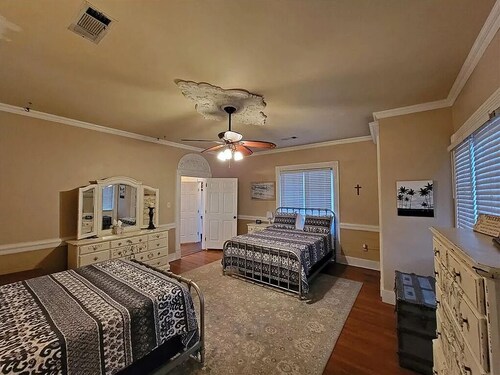 The Steamboat House, Captain's Quarters-Bed & Breakfast Style Experience