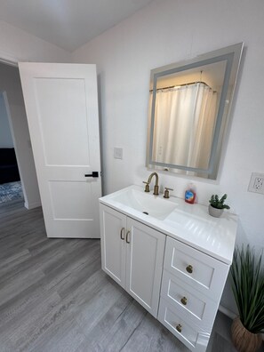 Hair dryer, towels, soap, toilet paper - Ask for discount 2/1 - Fenced yard - Pet Friendly (Lakeland)