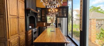 The Steamboat House, Pelican Parlor-Bed&Breakfast Style Experience Natchitoches
