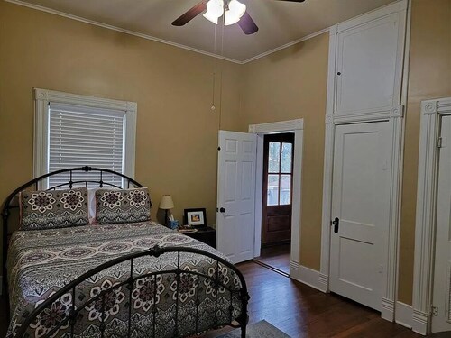 The Steamboat House, Pelican Parlor-Bed&Breakfast Style Experience Natchitoches