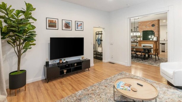 Interior - Ohio State, Short North, Off Street Parking, Games, Firepit (Columbus)