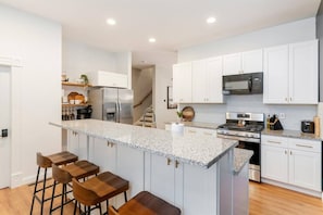 Private kitchen - Ohio State, Short North, Off Street Parking, Games, Firepit (Columbus)