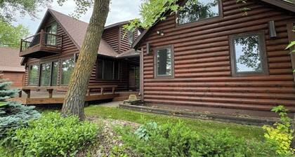 Lakefront Cabin Escape: Hard Sand Beach + Kayaks + Bonfires