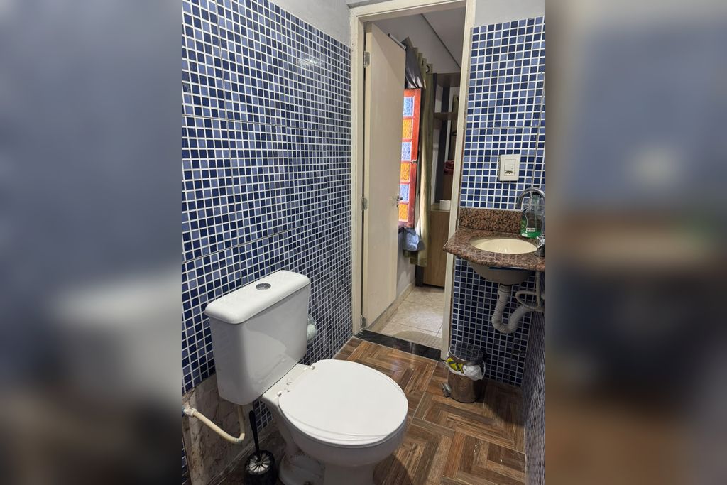 Basic Suite | Bathroom | Shower, towels, toilet paper