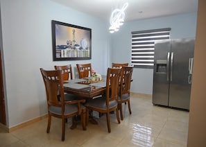 Dining - Residencial corales del sol (Santo Domingo Este)
