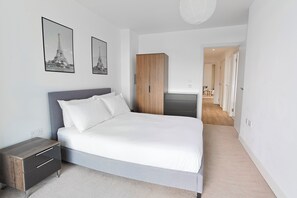 Room - Luxury 2-Bed Greenwich Apartment with River Views & Private Balcony (London)