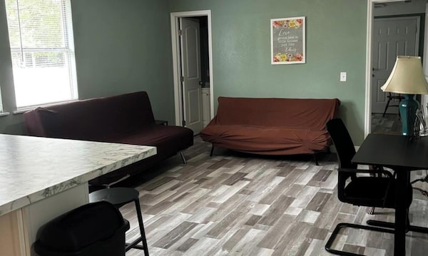 Downtown Srq 3br 2ba, Playground, Unit 1, Sleeps 6 - Sarasota, FL
