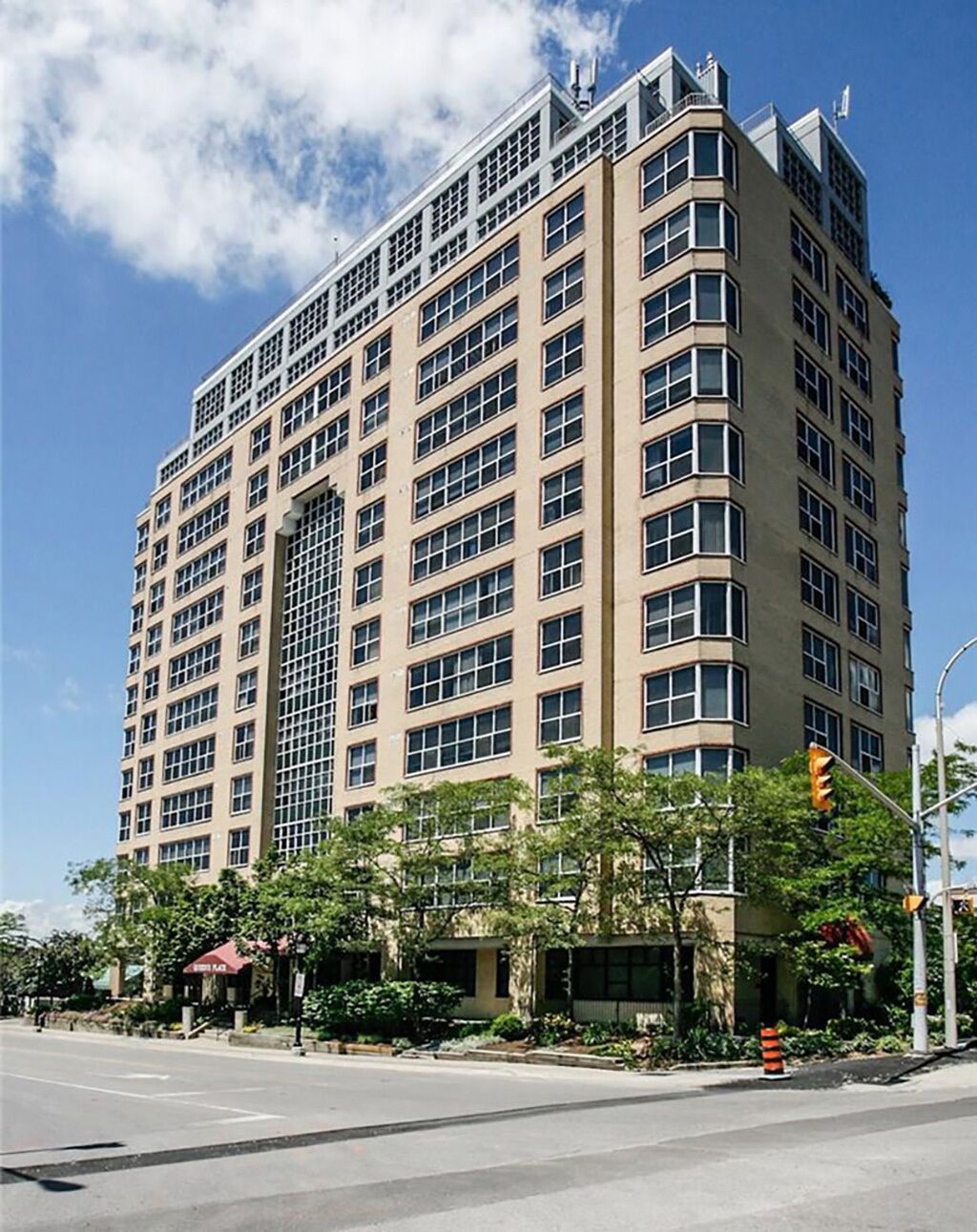 A multi-story hotel with a grid of windows, a flat roof, and a corner entrance.
