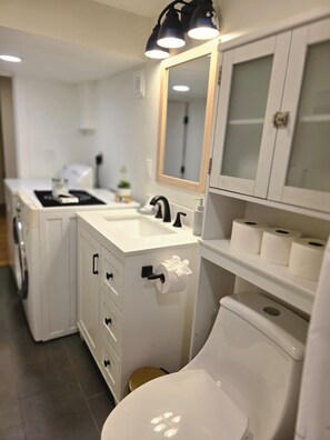 Shower, hair dryer, towels, soap - Vrbo Property (Sandy)