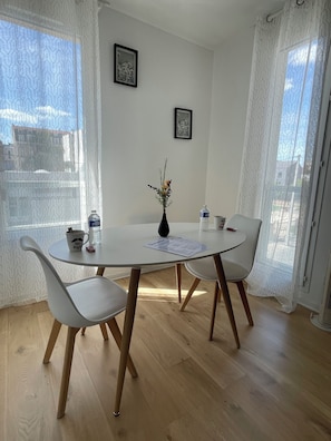 Dining - Spacious Room near Paris, Stade de France, and Metro (Aubervilliers)
