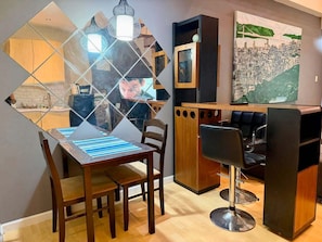 Loft familiar, vistas a la ciudad | Restauración